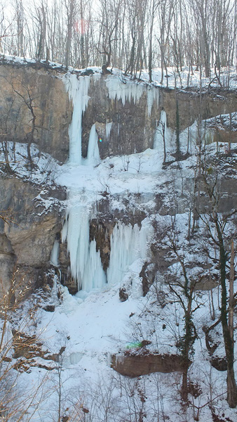 замерзшие водопады