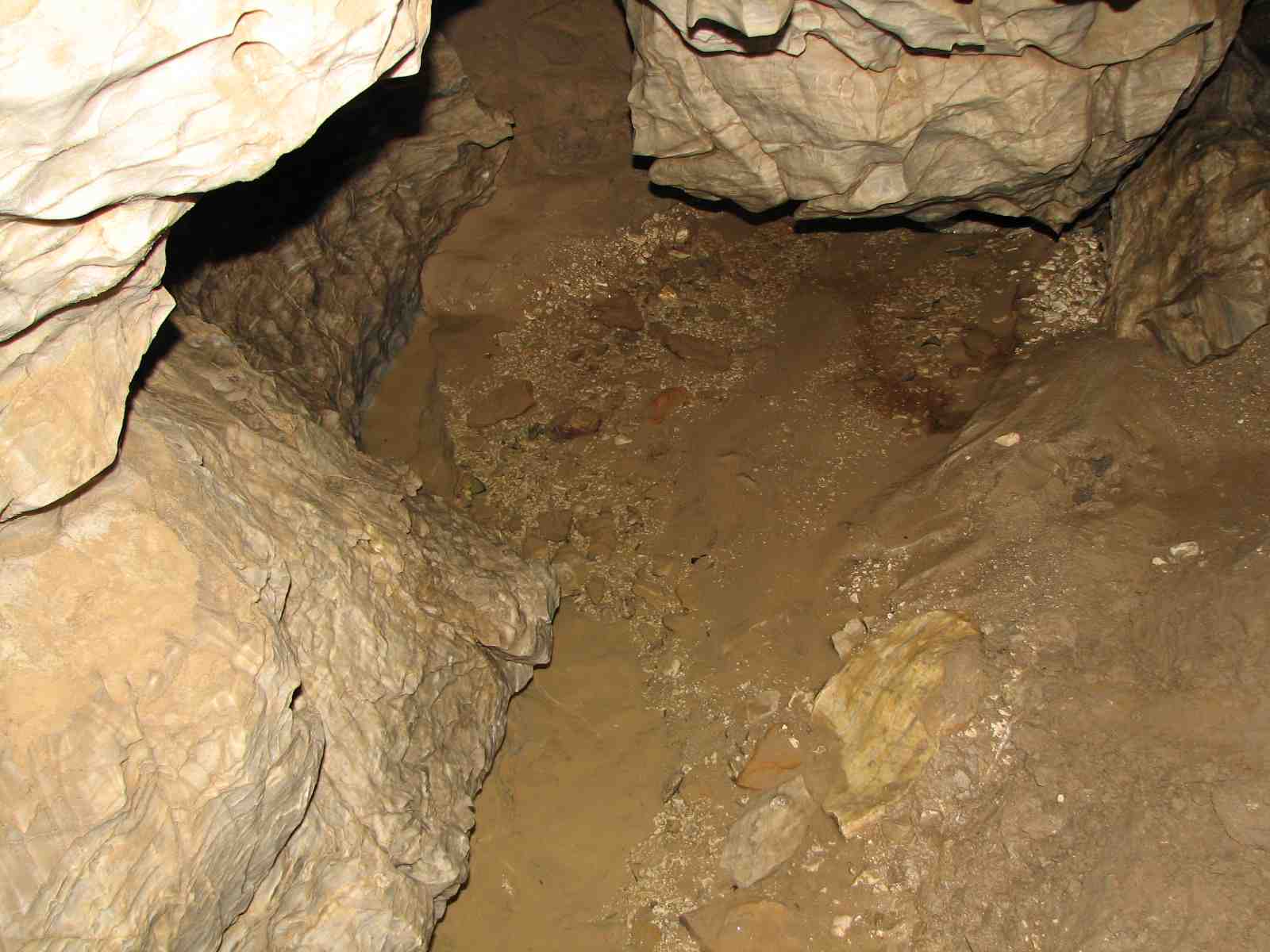 Внутри Баскунчакской пещеры