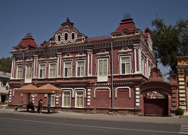 Старинное здание Ленинска Волгоградской области