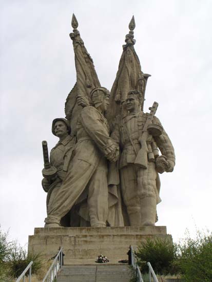 монумент Соединение фронтов